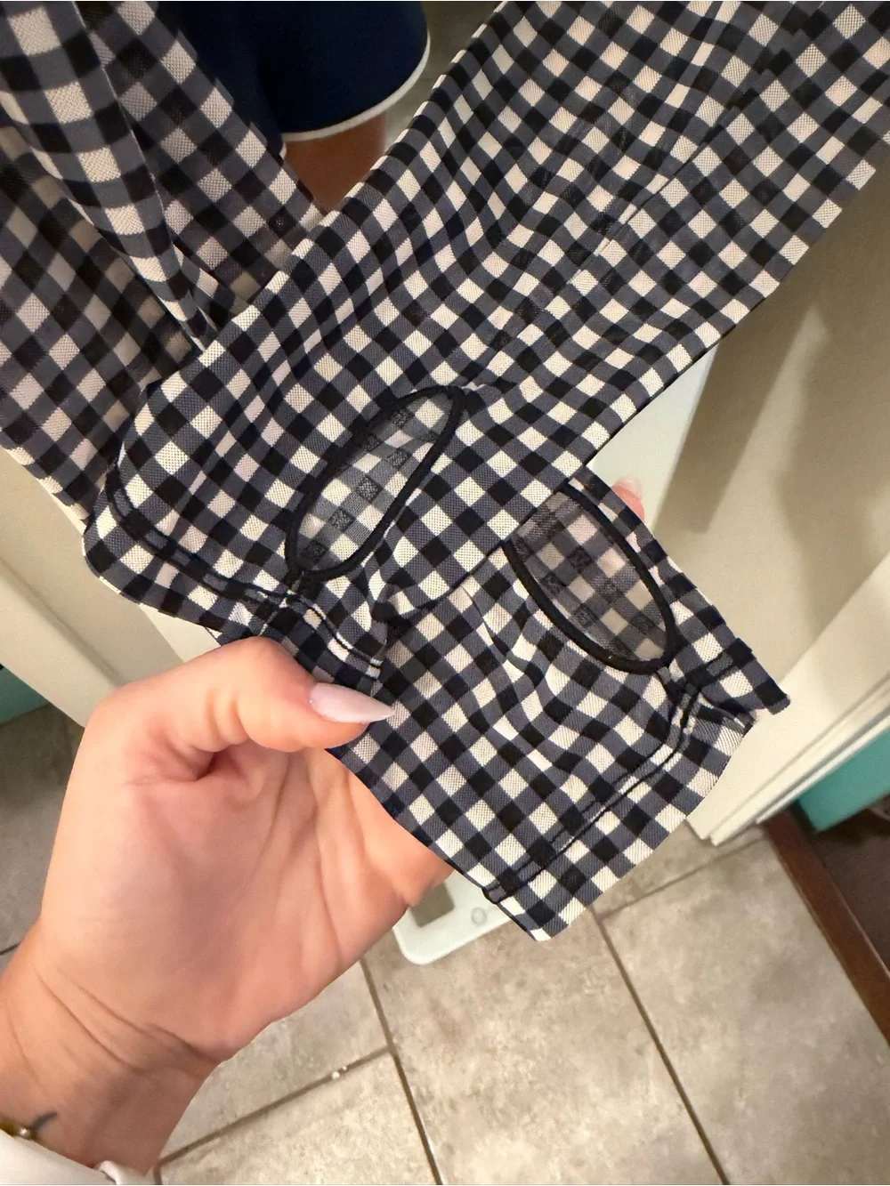 ALO Yoga Meah Gingham Long-Sleeve Crop Top